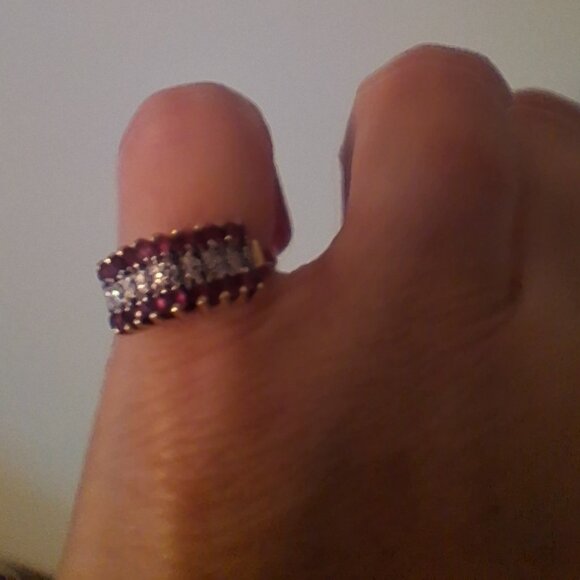 Ruby and diamond ring 10K yellow gold size 6 - Picture 2 of 2